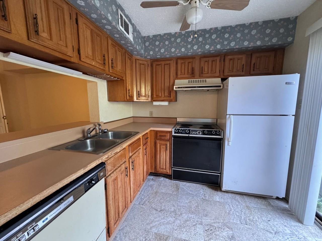 5454 Financial Plz #3C - Photo 4 of 10