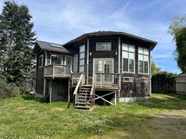 featured image of 3747 Trinity St