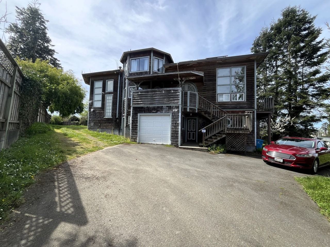 3747 Trinity St - Photo 2 of 36