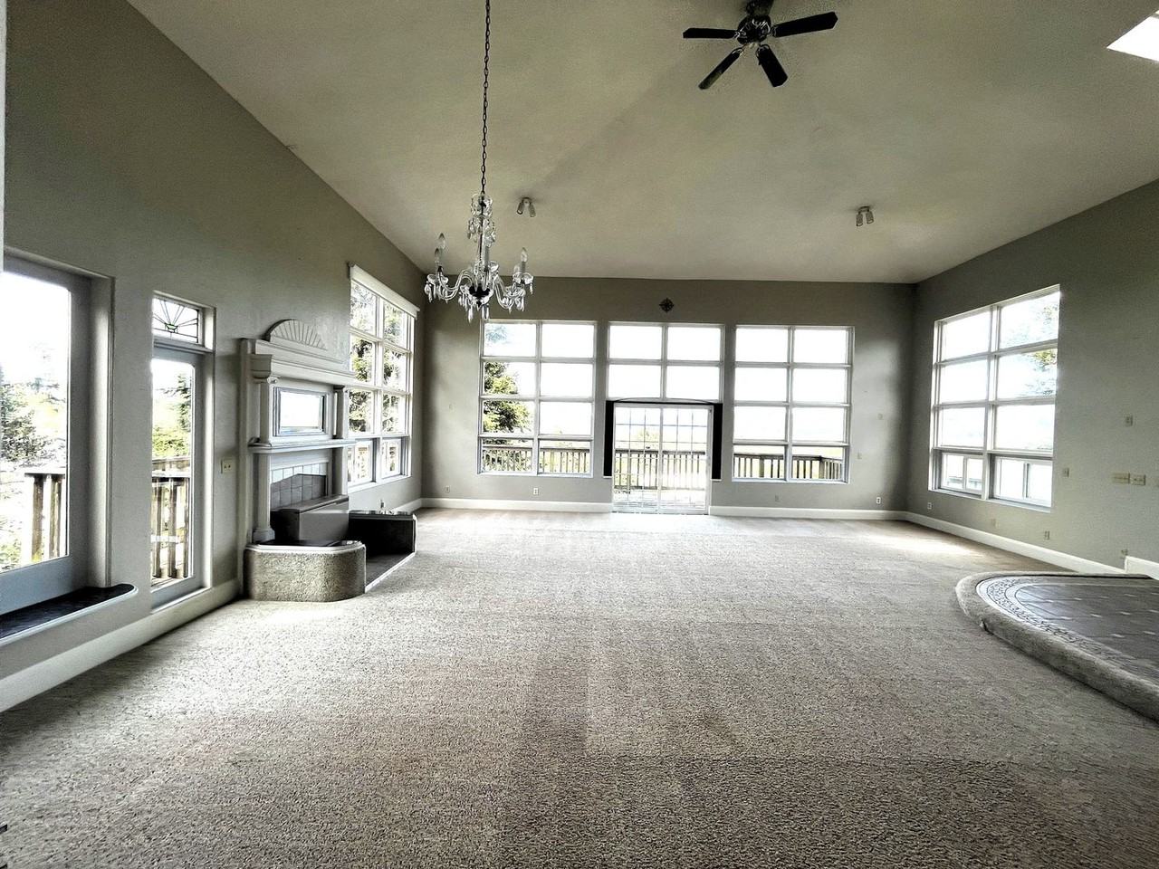 3747 Trinity St - Photo 5 of 36