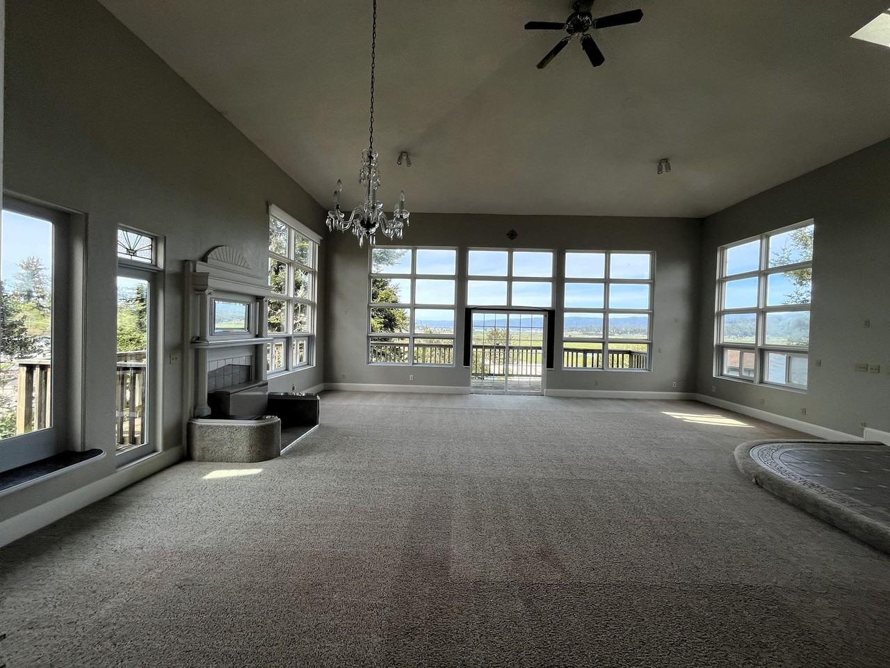 3747 Trinity St - Photo 6 of 36