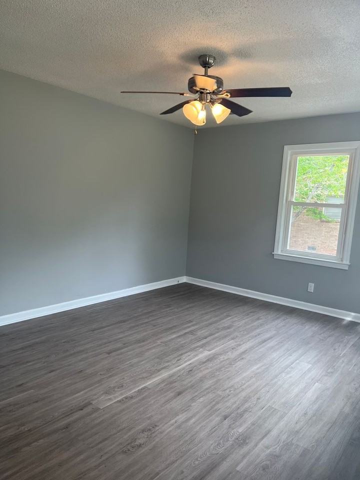 423 Mary Scott Dr - Photo 2 of 15