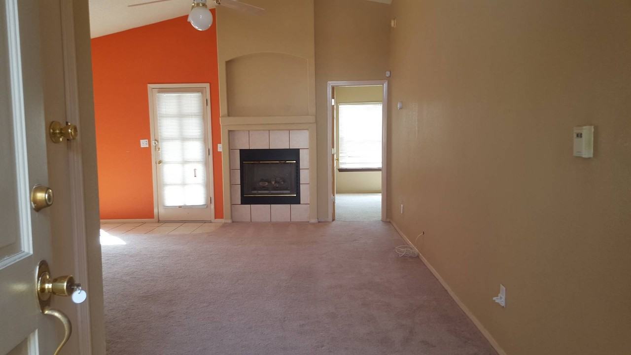 11956 Waterside Dr - Photo 3 of 26