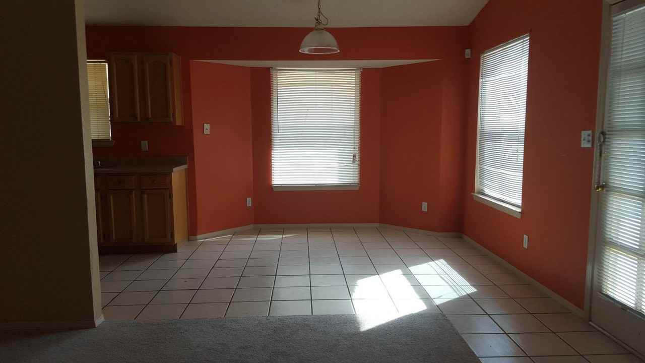 11956 Waterside Dr - Photo 4 of 26