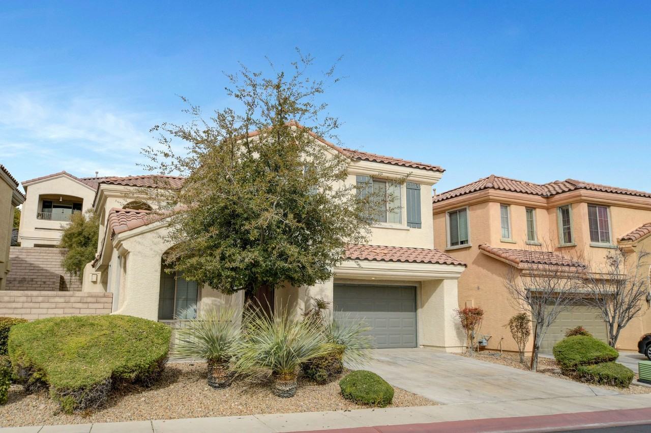 11904 Menchaca Ln - Photo 3 of 50