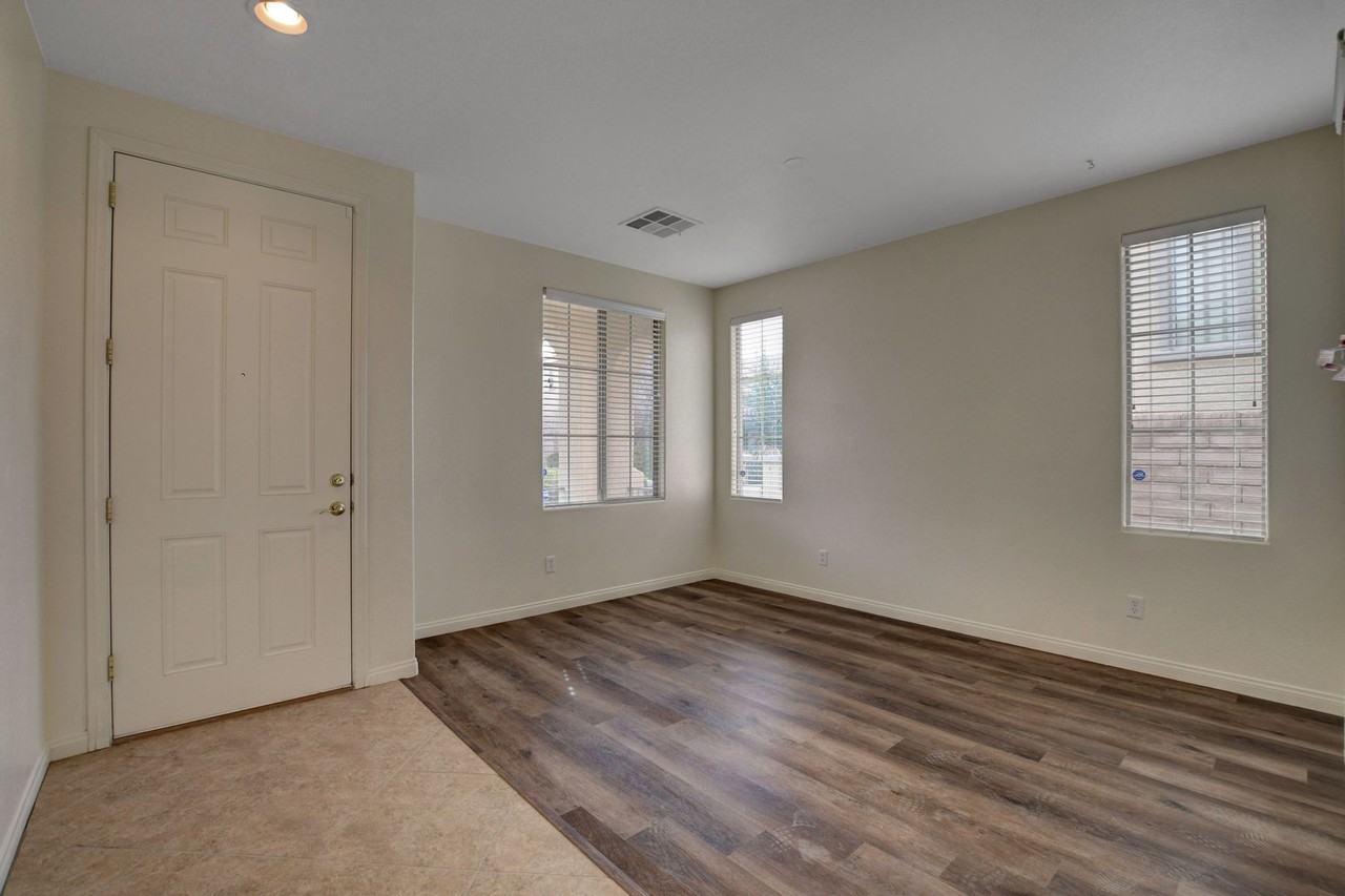 11904 Menchaca Ln - Photo 5 of 50