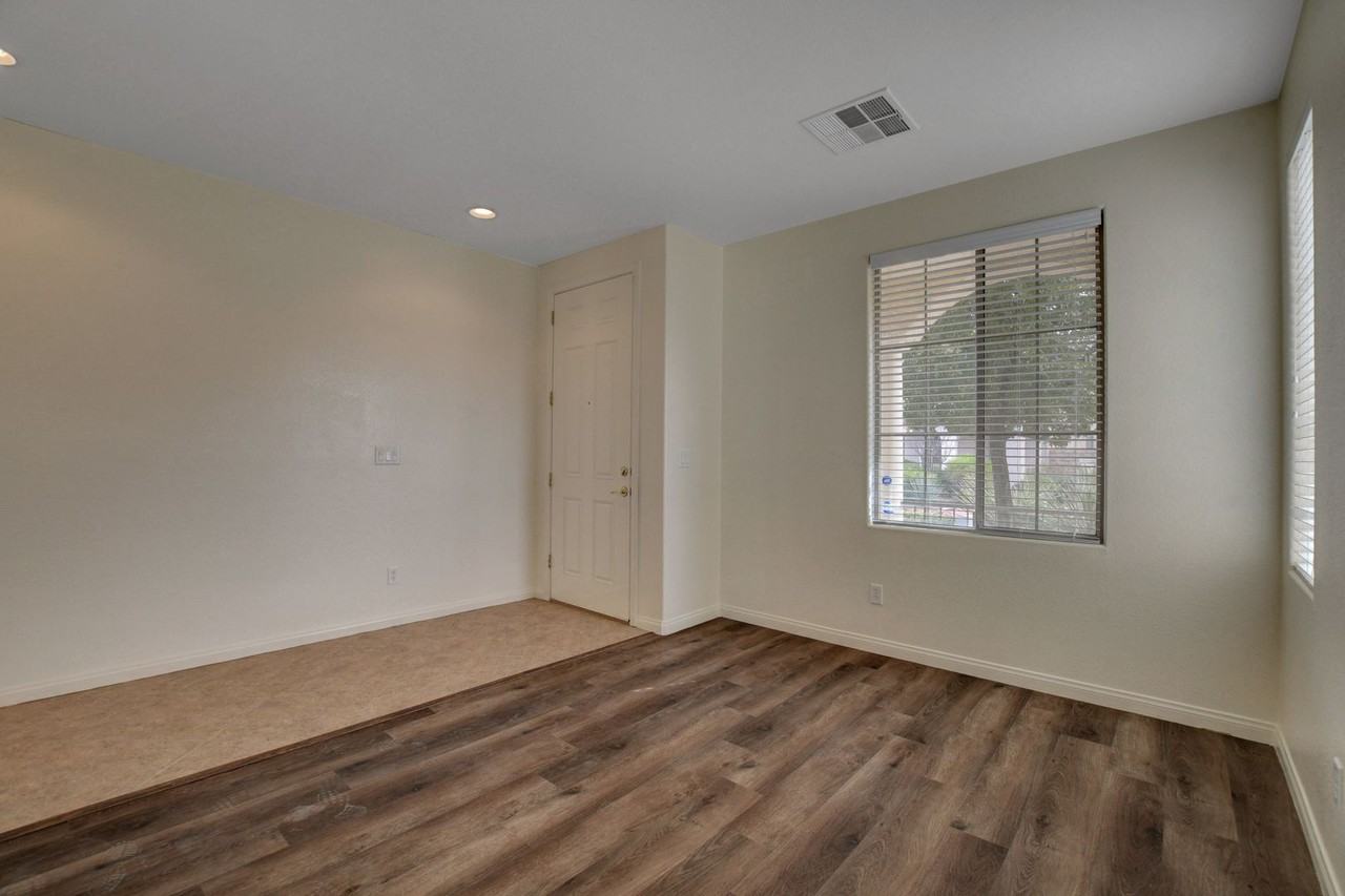 11904 Menchaca Ln - Photo 6 of 50