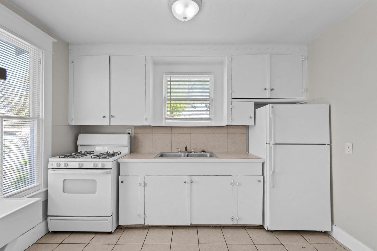 4020 Ave O 1/2 - Photo 4 of 45