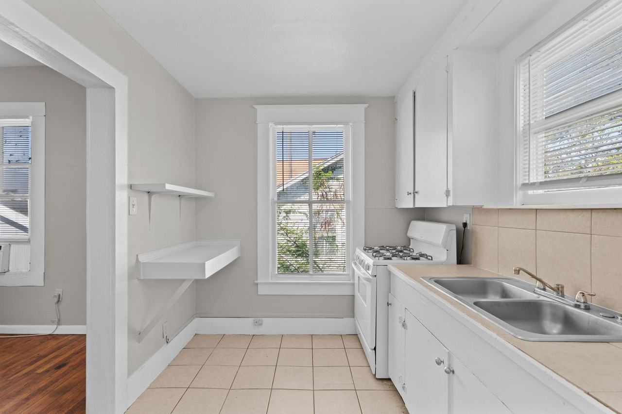 4020 Ave O 1/2 - Photo 5 of 45