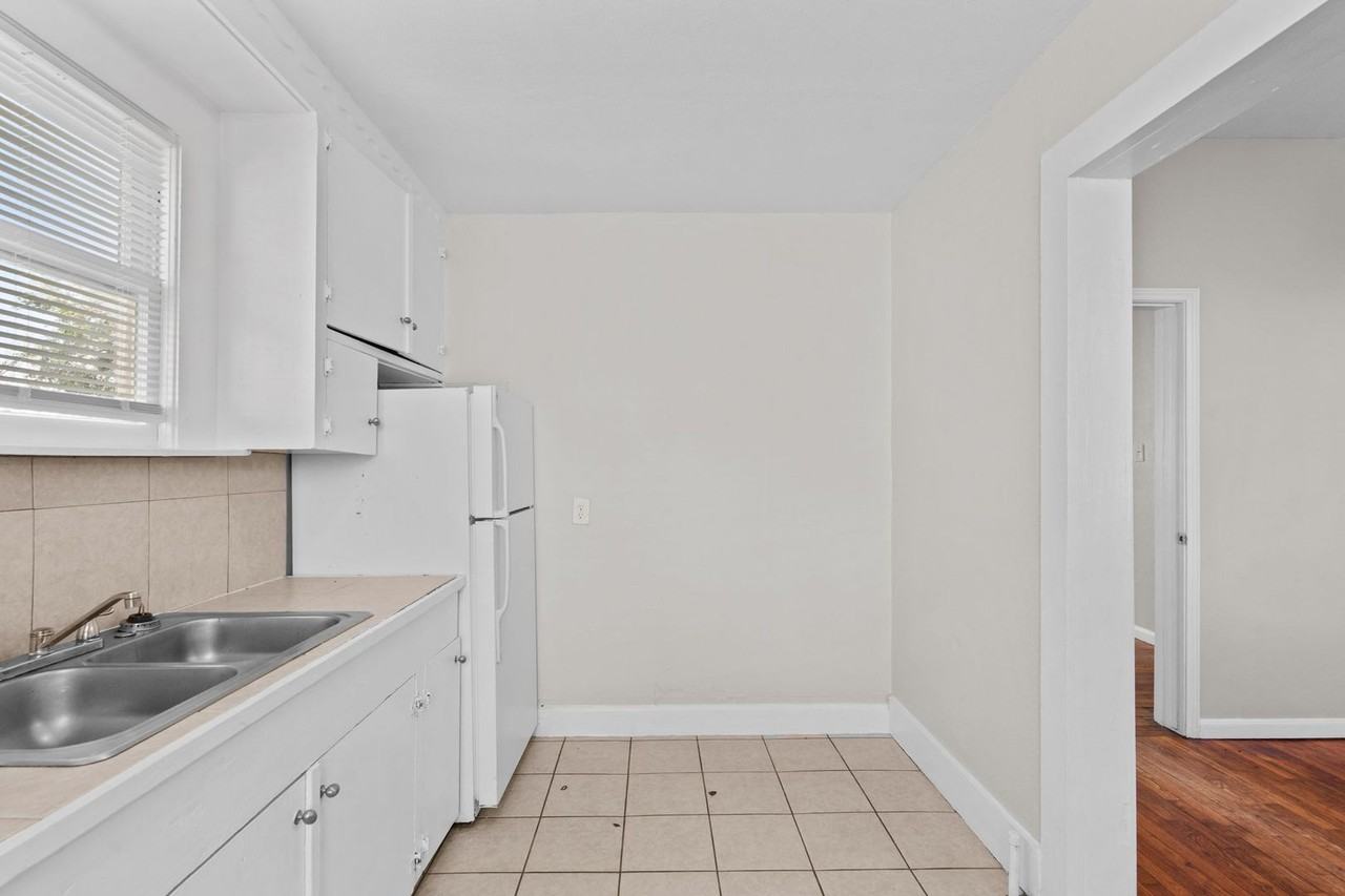 4020 Ave O 1/2 - Photo 6 of 45
