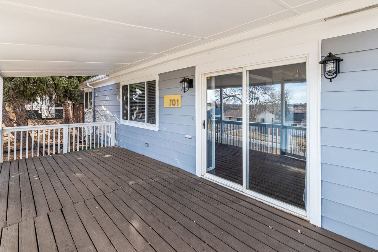 701 S Navajo St - Photo 2 of 20