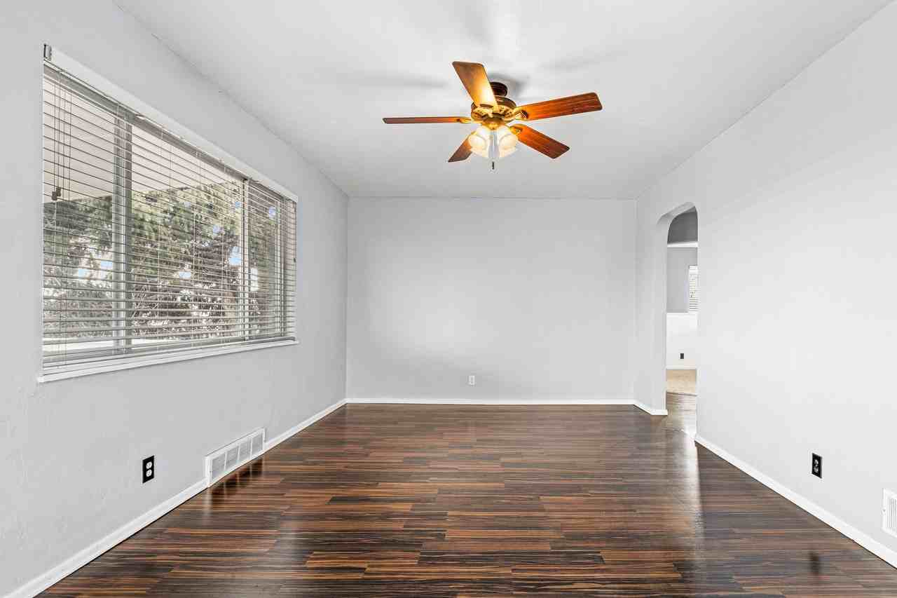 701 S Navajo St - Photo 3 of 20