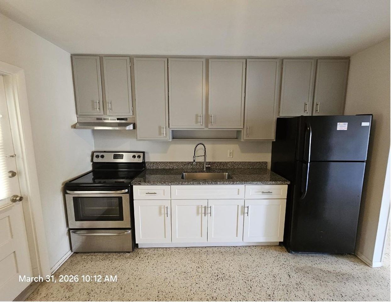 2760 Seneca Ave - Photo 2 of 13