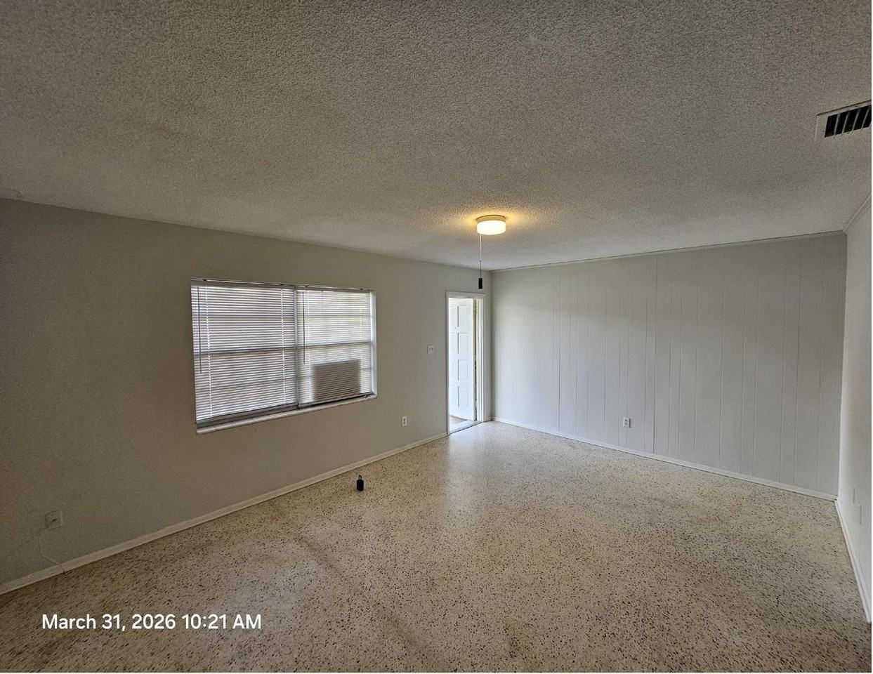 2760 Seneca Ave - Photo 4 of 13