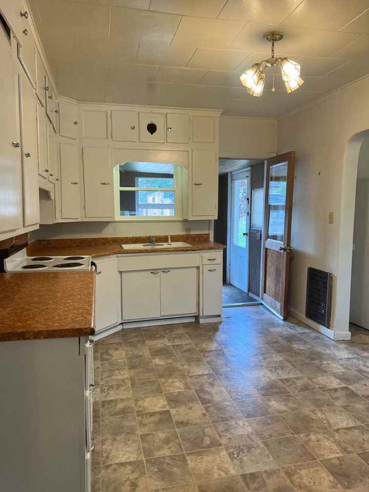 23 Sherman St - Photo 3 of 11