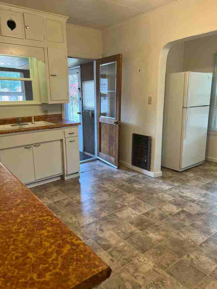 23 Sherman St - Photo 6 of 11