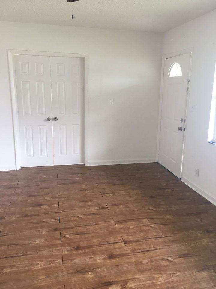 8330 63rd Way N - Photo 4 of 19