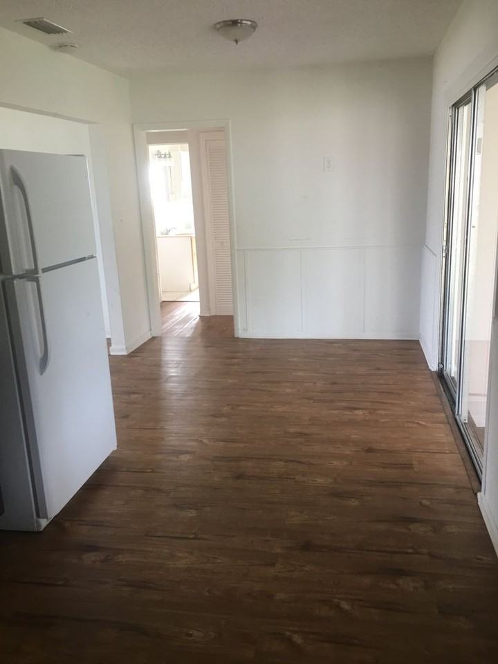 8330 63rd Way N - Photo 5 of 19