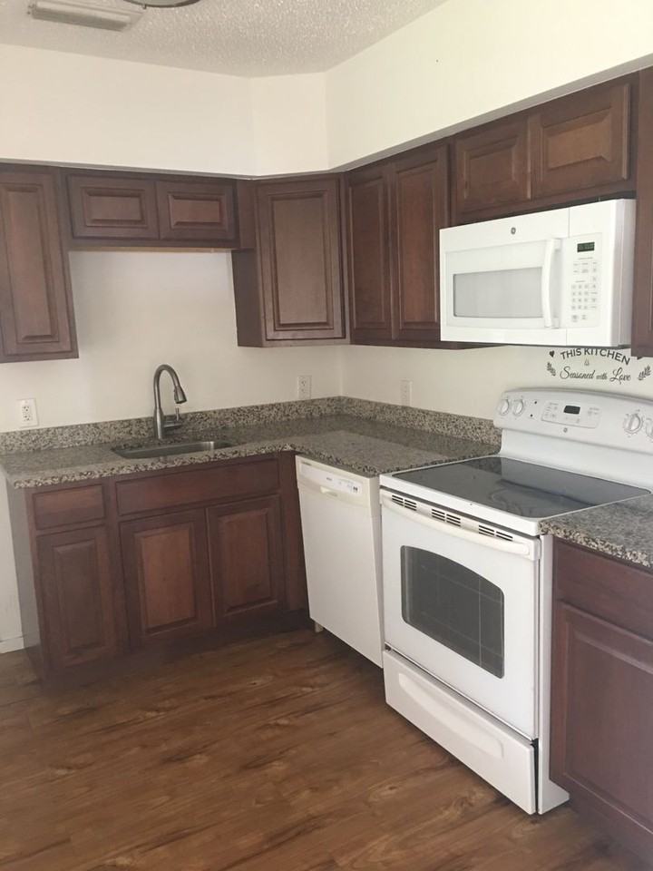 8330 63rd Way N - Photo 6 of 19