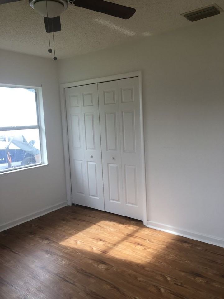 8330 63rd Way N - Photo 7 of 19