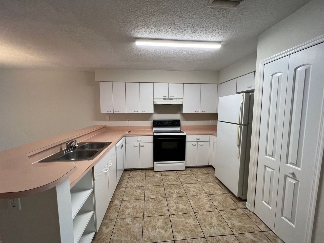 2990 S Fiske Blvd - Photo 3 of 10