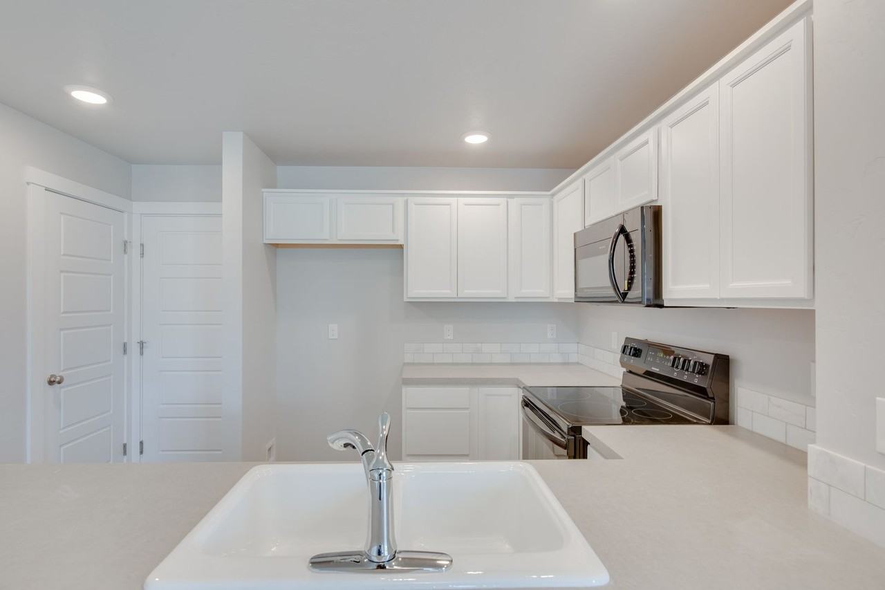 11031 W Crestwater Ln - Photo 6 of 18