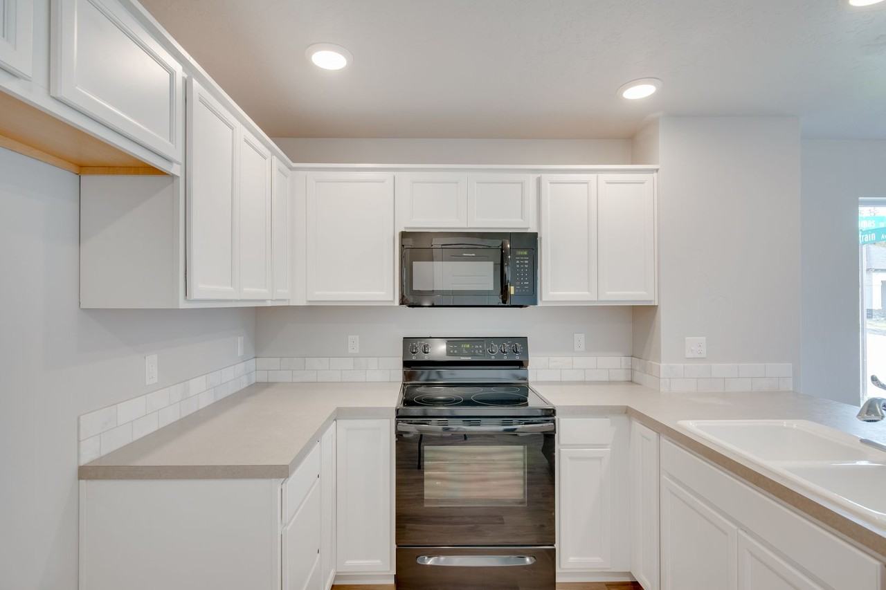 11031 W Crestwater Ln - Photo 7 of 18