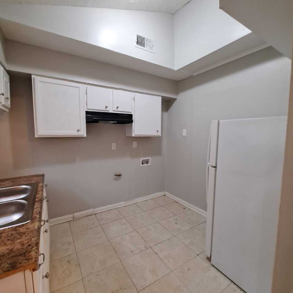 4328 Arrow Cv - Photo 4 of 11