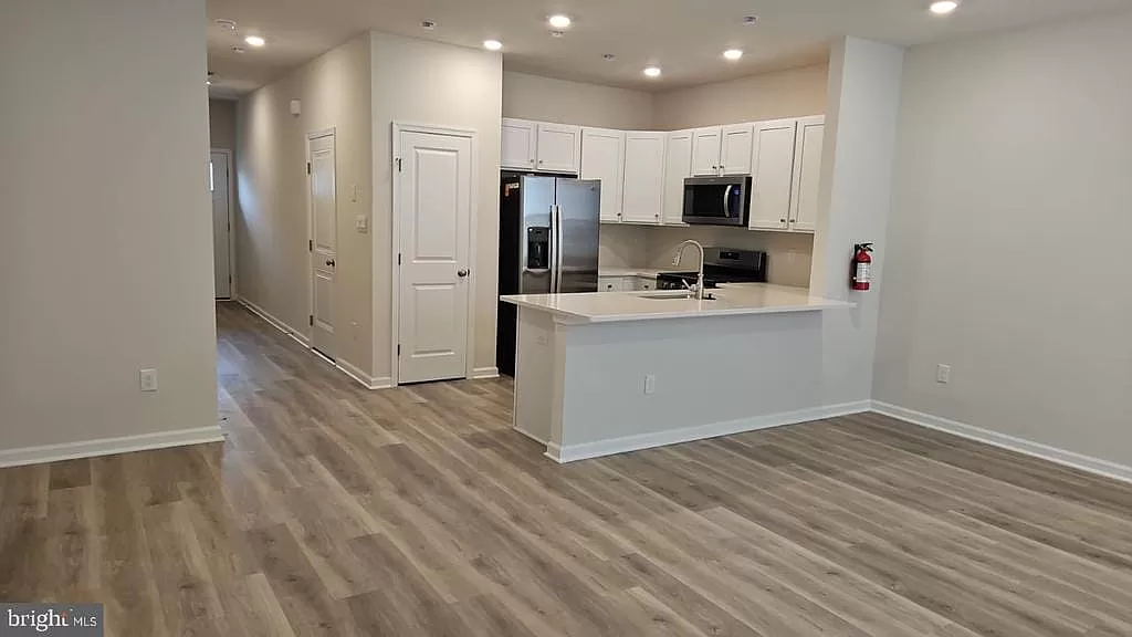 43 Elliot Ln #43 - Photo 2 of 16