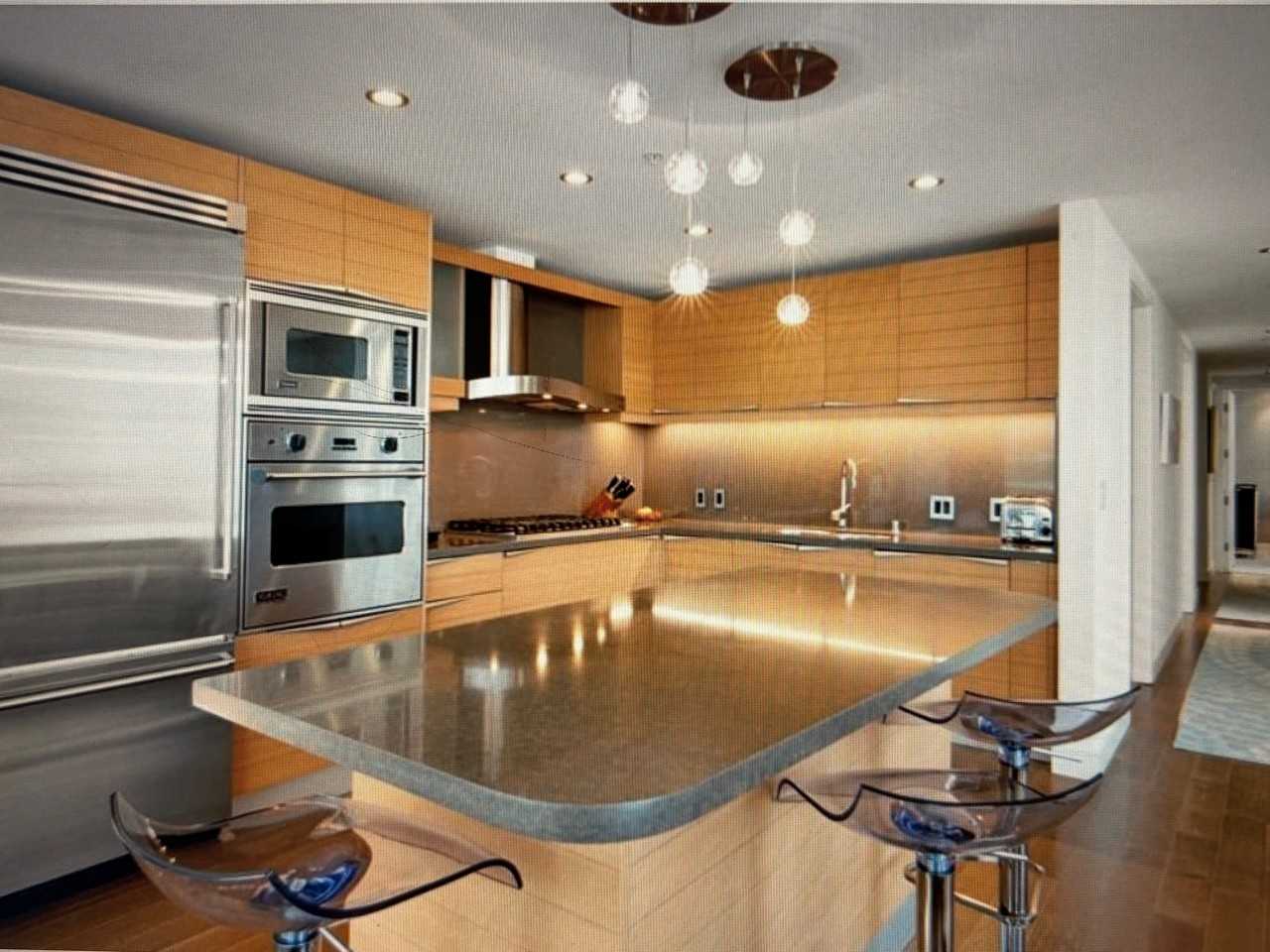 1325 Pacific Hwy #1704 - Photo 3 of 10