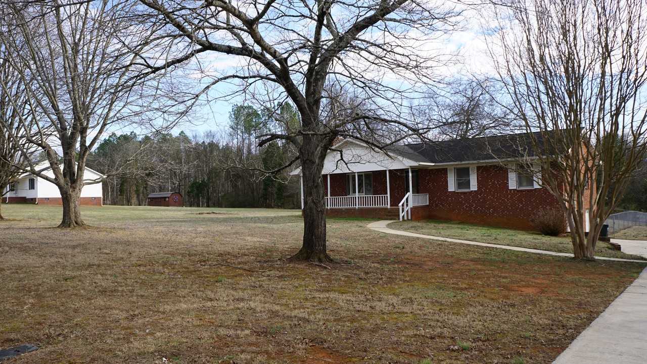 312 Foxcroft Dr #NA - Photo 2 of 19