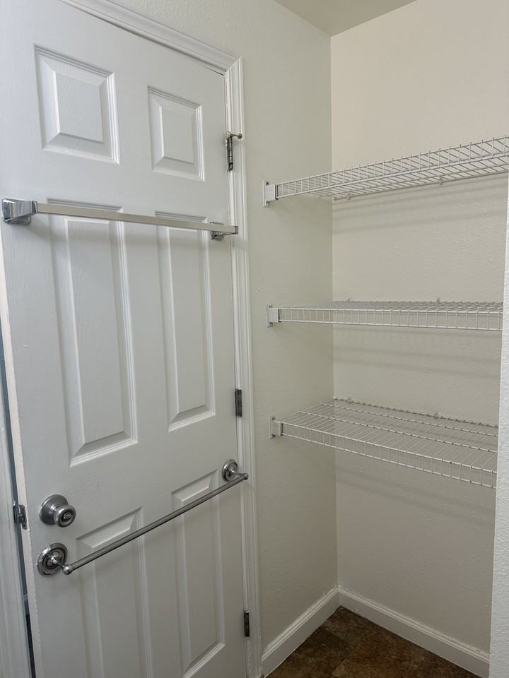 503 Roe St #NA - Photo 3 of 13