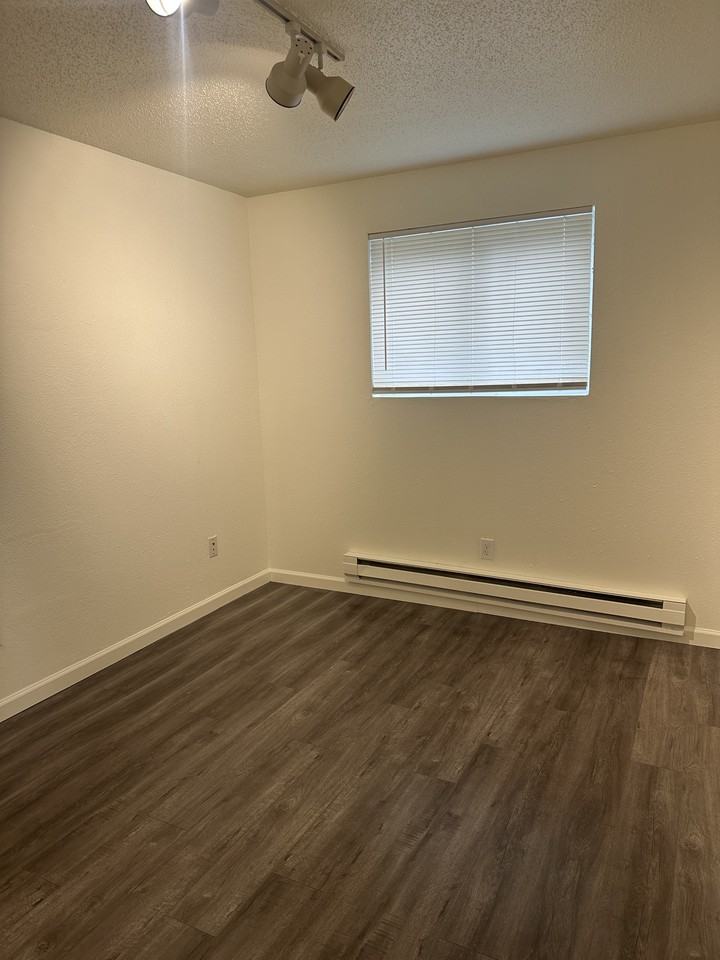 503 Roe St #NA - Photo 6 of 13