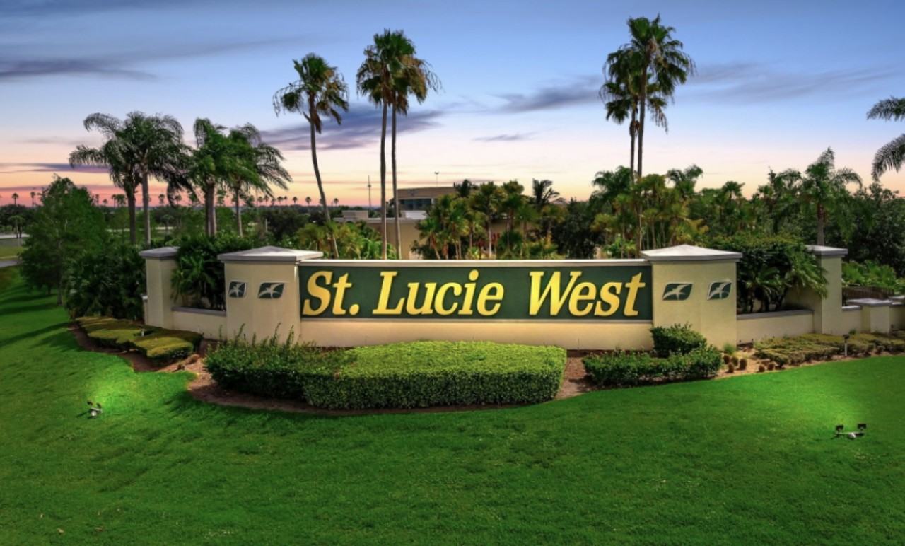 895 Sw Lake Charles Cir #NA - Photo 2 of 23