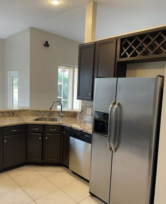 895 Sw Lake Charles Cir #NA - Photo 3 of 23