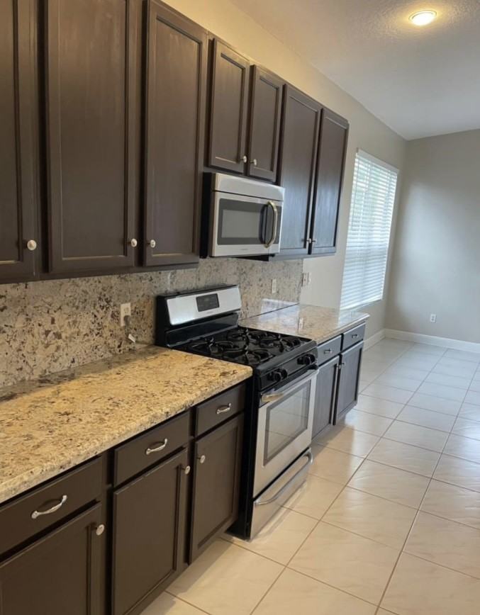 895 Sw Lake Charles Cir #NA - Photo 4 of 23