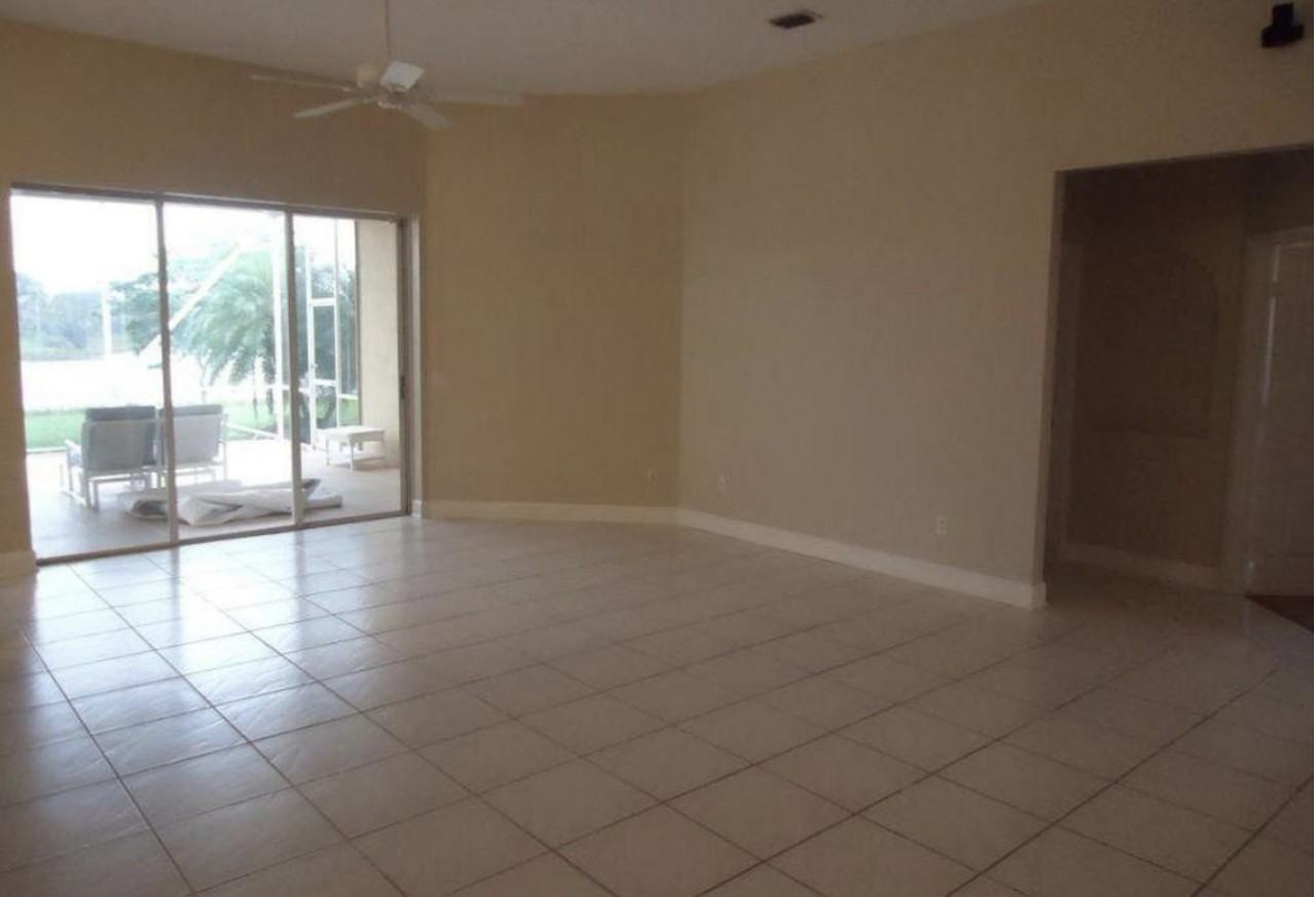 895 Sw Lake Charles Cir #NA - Photo 5 of 23