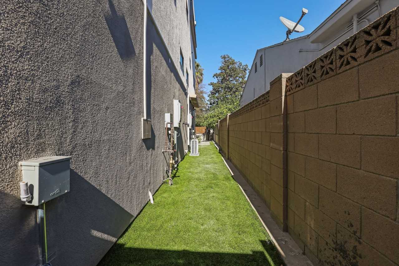 11010 Hortense St #1-4 - Photo 5 of 15