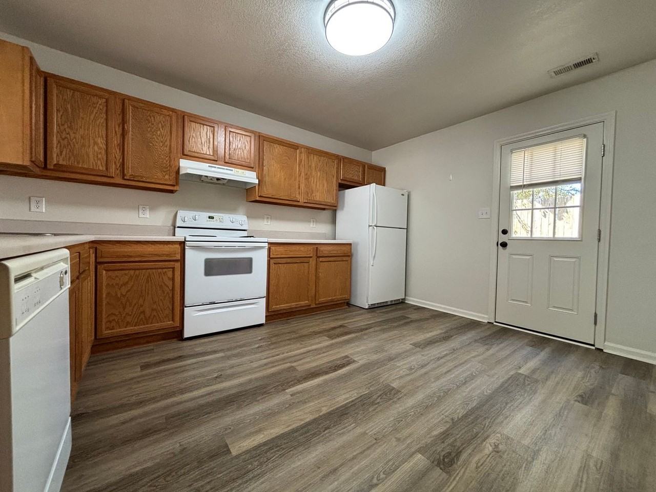 60 Rainbow Dr - Photo 5 of 15