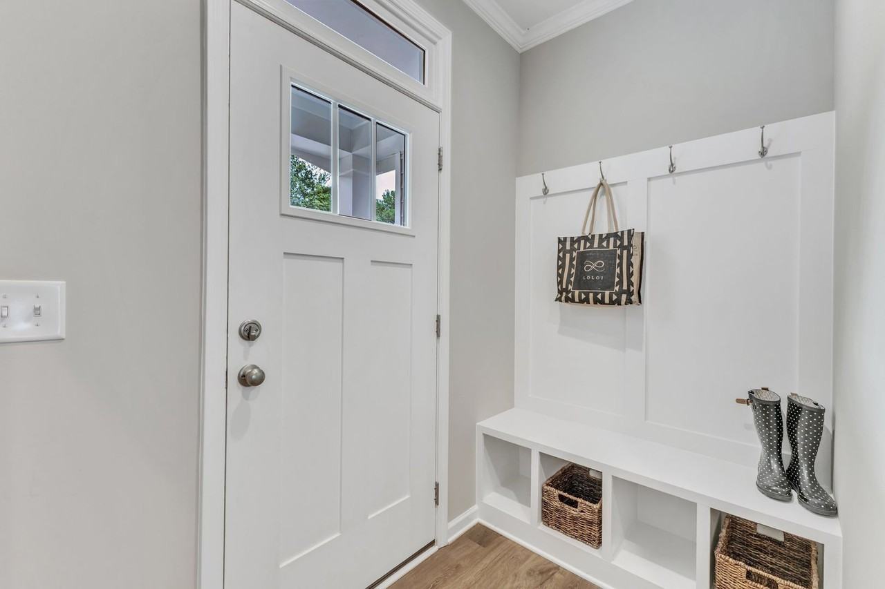 1720 Ballard Dr - Photo 7 of 38