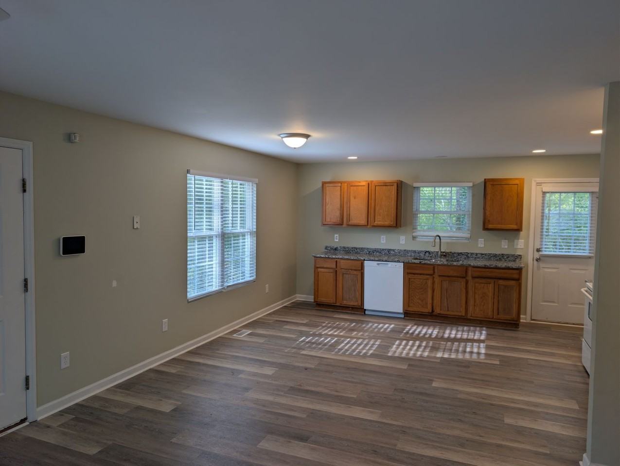 2711 Dearborn Dr - Photo 2 of 11