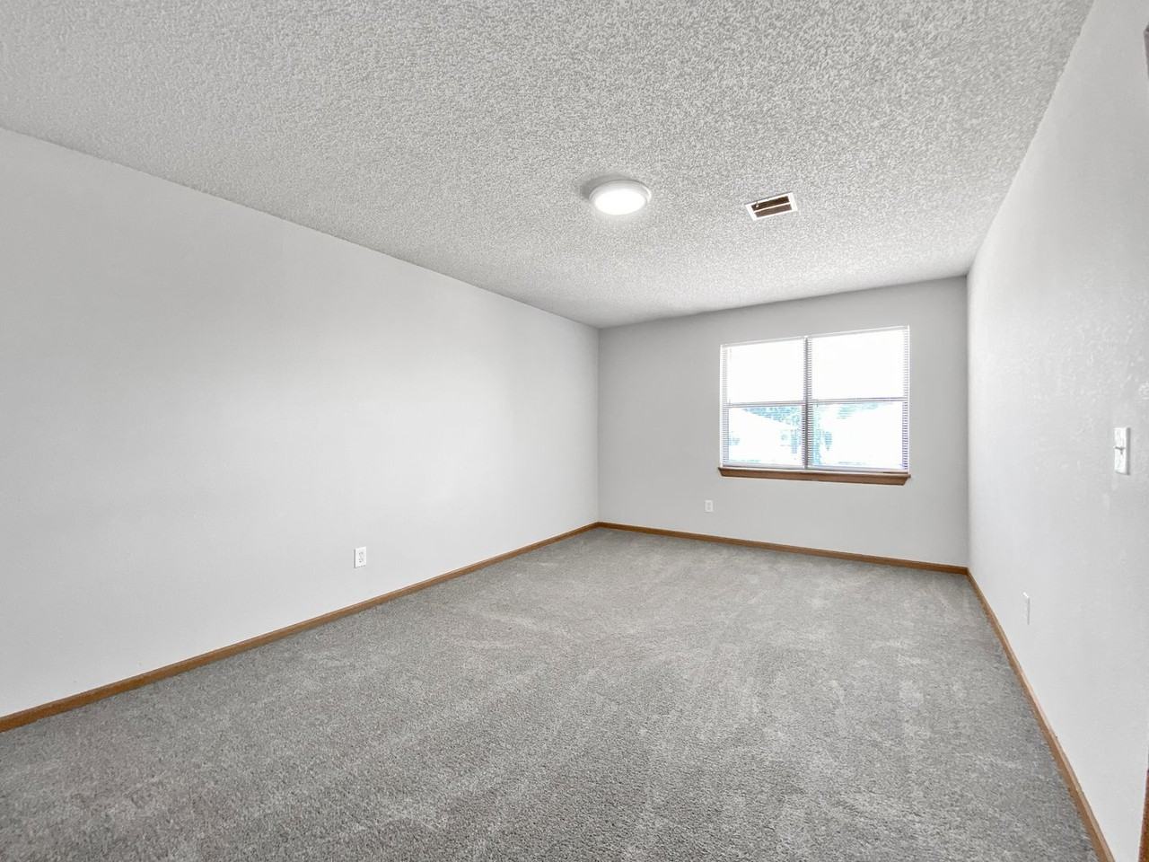 8710_NW 82ND TER - Photo 5 of 17