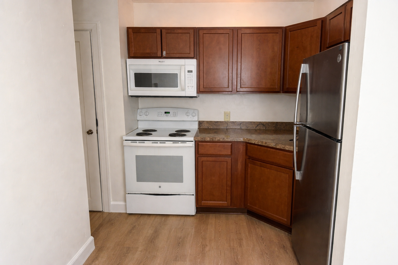 941 Stanley Ave - Photo 2 of 5