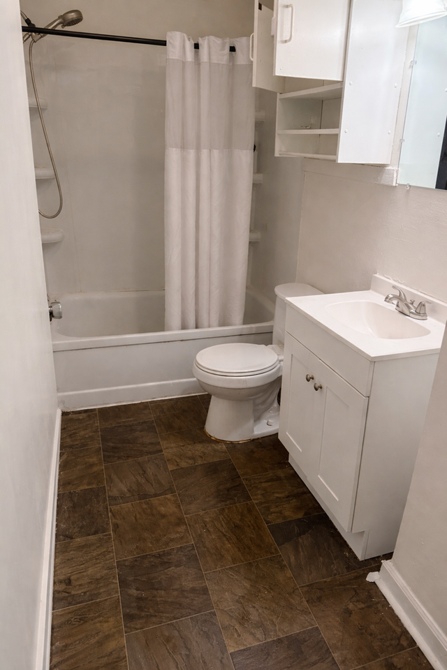 941 Stanley Ave - Photo 3 of 5