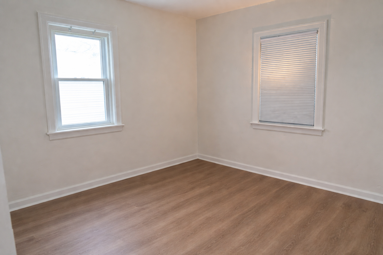 941 Stanley Ave - Photo 4 of 5