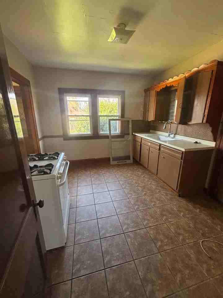 4016 Biddulph Ave - Photo 4 of 7