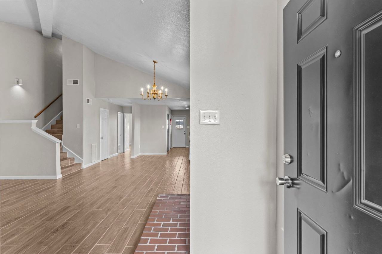 7823 Bateman Ln - Photo 2 of 29