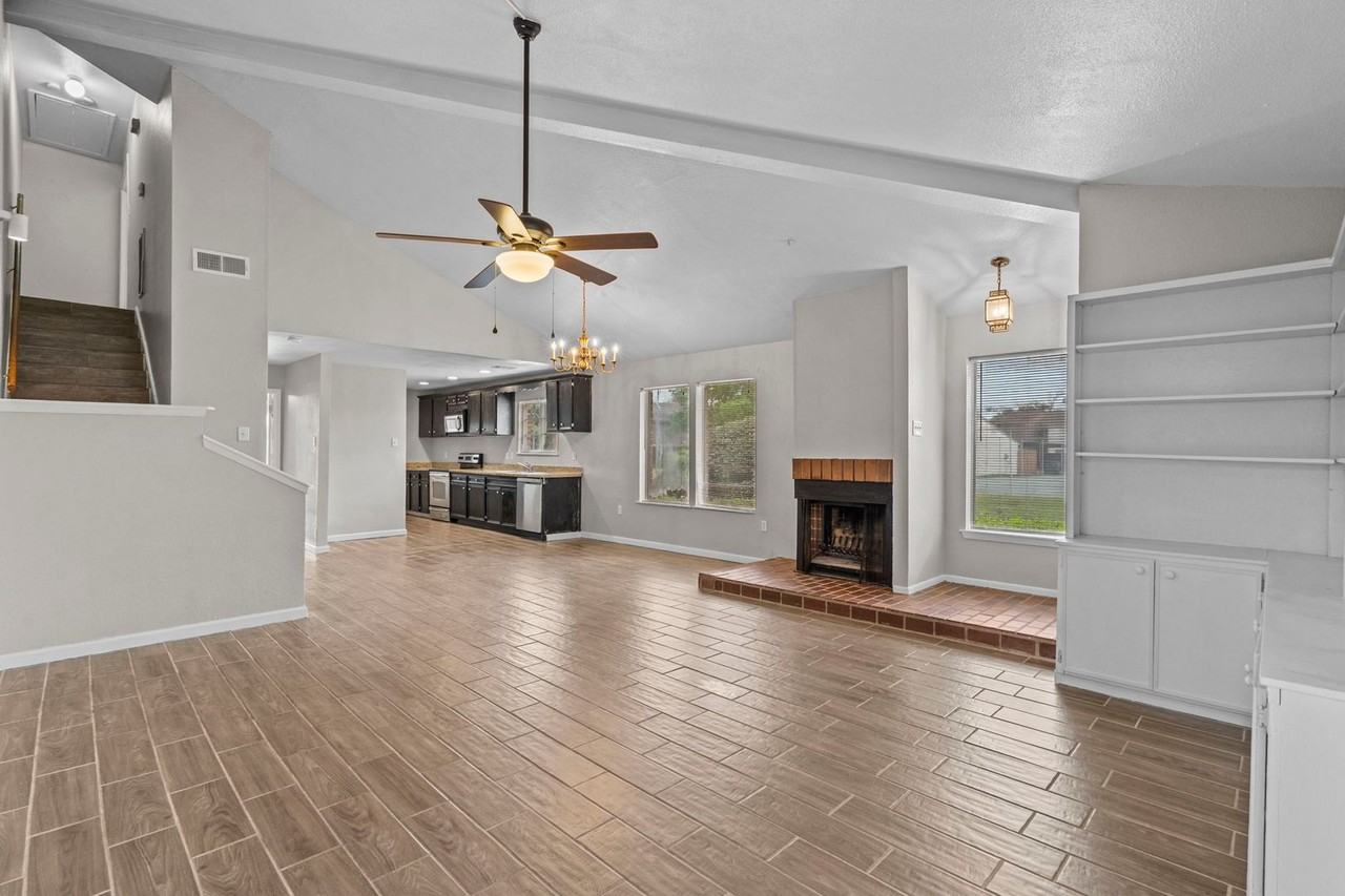 7823 Bateman Ln - Photo 3 of 29