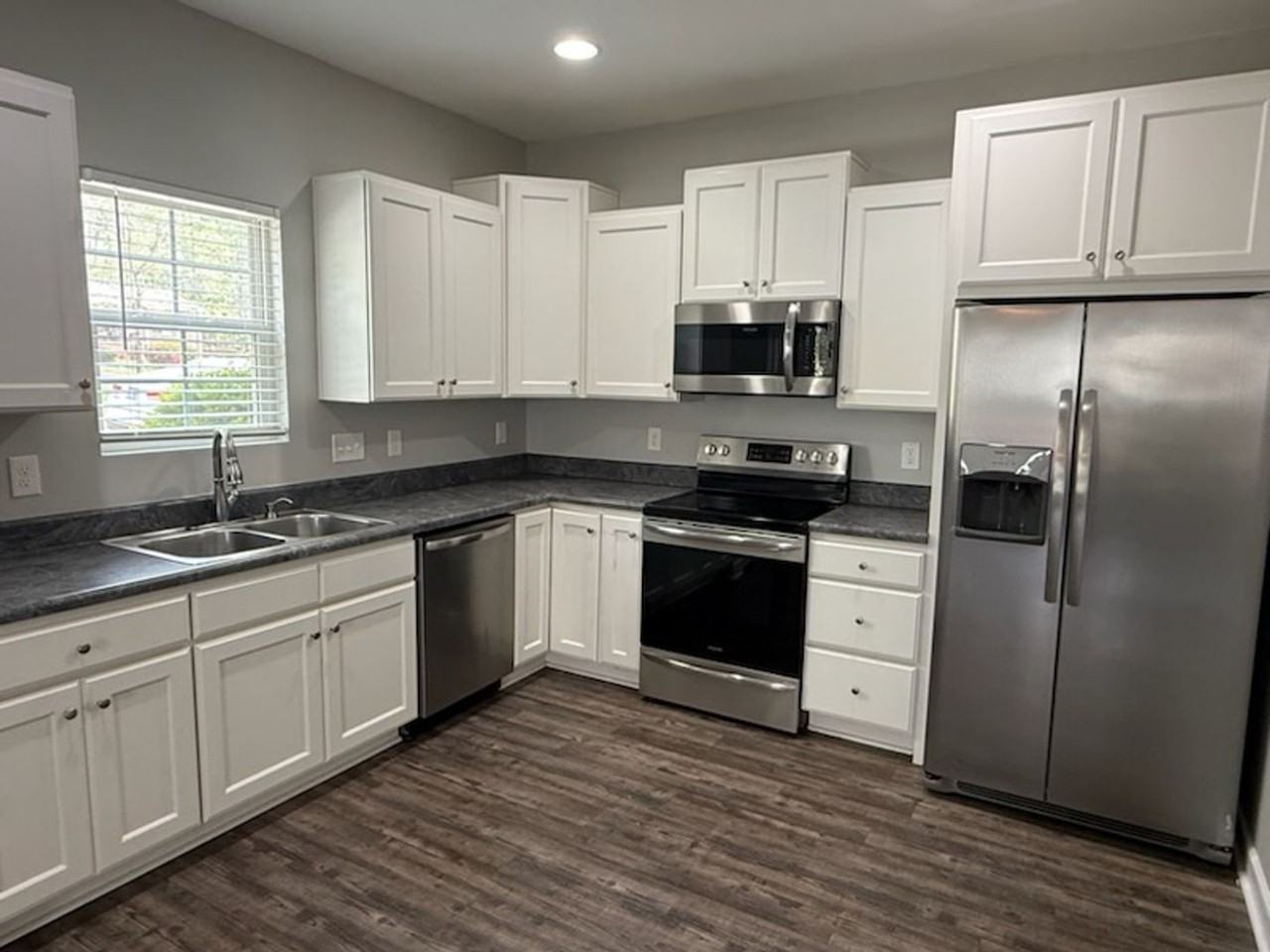 275 Northwood Dr - Photo 2 of 8