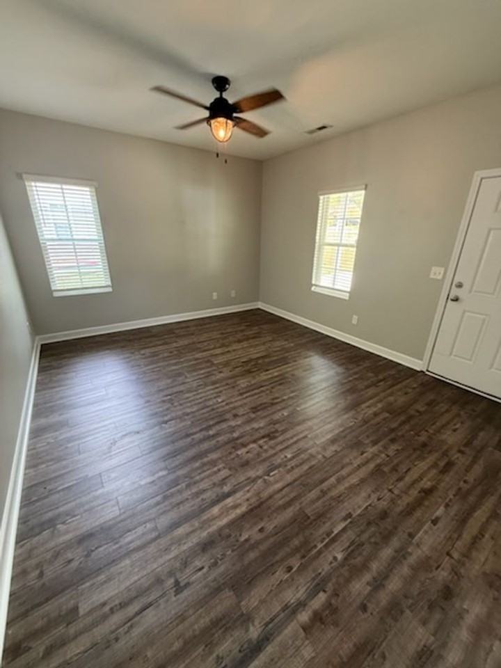 275 Northwood Dr - Photo 3 of 8